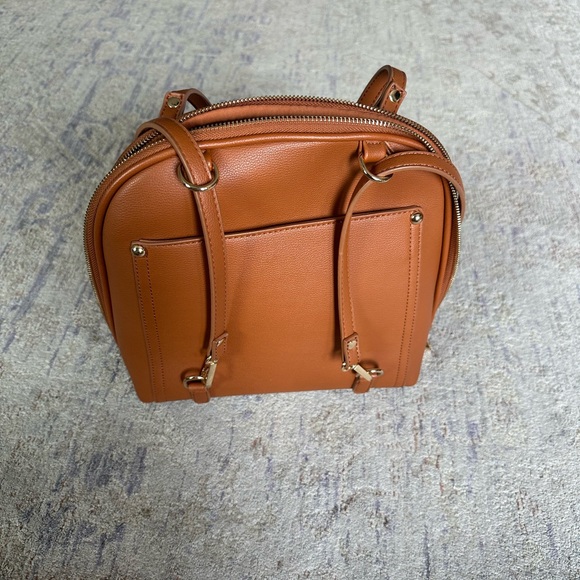 Crossbody x Backpack Convertible Bag - Picture 2 of 6